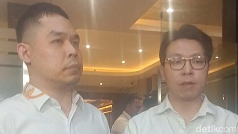 Richard Lee Pulang Usai 12 Jam Diperiksa sebagai Tersangka Kasus Doktif Richard Lee Pulang Usai 12 Jam Diperiksa sebagai Tersangka Kasus Doktif