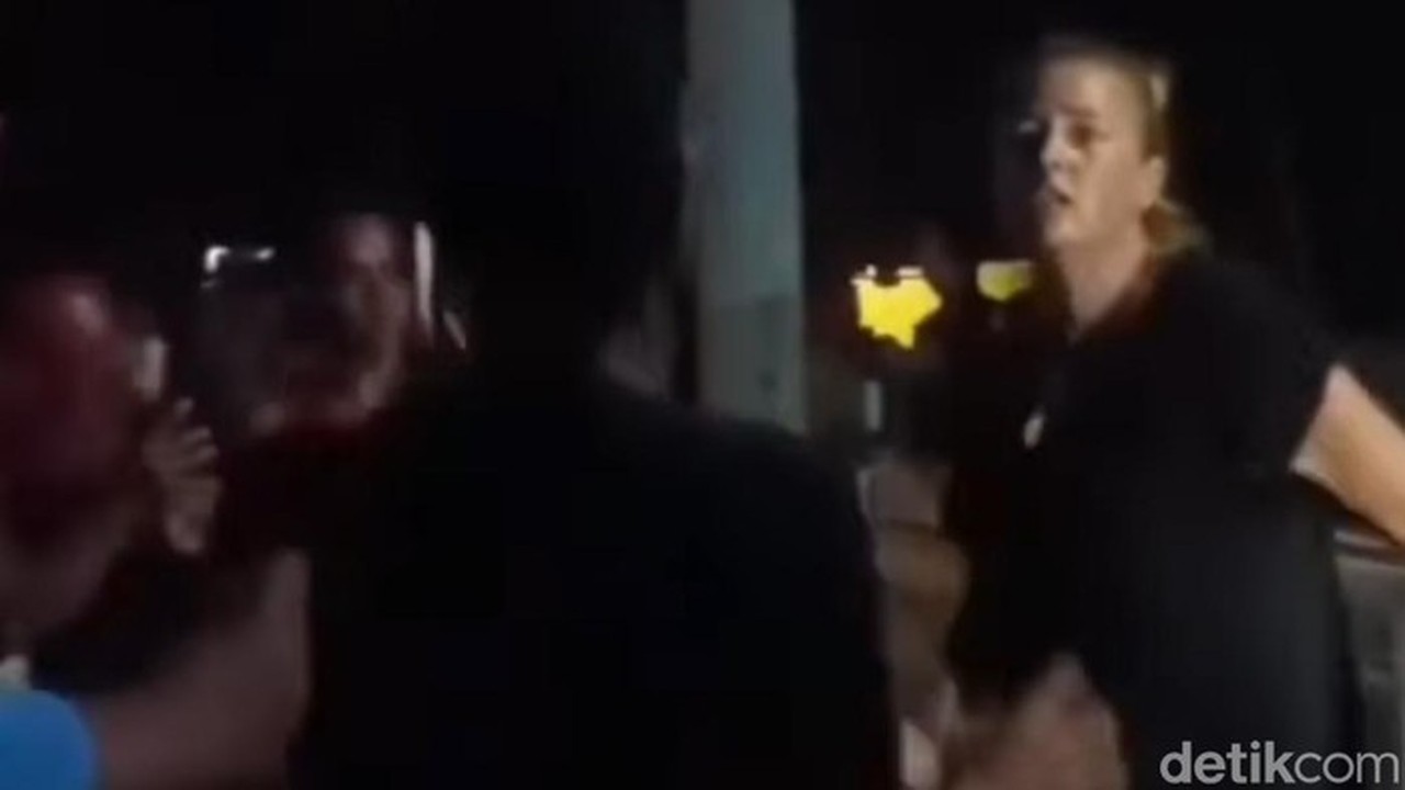 Bule Ngamuk di Musala Gili Trawangan Saat Ramadan, Terganggu Suara Tadarusan Bule Ngamuk di Musala Gili Trawangan Saat Ramadan, Terganggu Suara Tadarusan