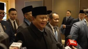 Prabowo Tertawa Dengar Donald Trump Mengaku Tak Mau Melawannya