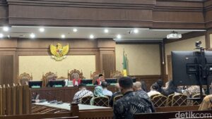 Saksi Ungkap Alasan Kredit Miliaran Rezky Herbiyono: Pertimbangan Menantu Sekretaris MA Nurhadi