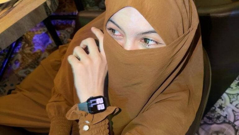 Wardatina Mawa Serahkan Bukti Tambahan Dugaan Perzinaan, Tak Ada Komunikasi dengan Suami Wardatina Mawa Serahkan Bukti Tambahan Dugaan Perzinaan, Tak Ada Komunikasi dengan Suami