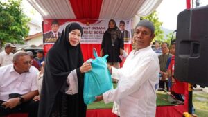 Andre Rosiade Bagikan 1.000 Sembako, Jamin Proyek Penanggulangan Banjir Rawang Segera Terealisasi