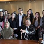 Tangis Ibunda Fandi Pecah di Hadapan Hotman Paris, Bantah Anaknya Terlibat Kasus Sabu 2 Ton