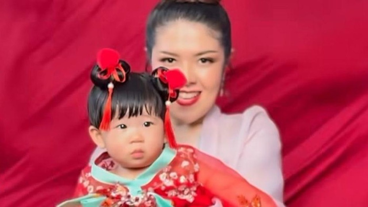 Tina Toon Ungkap Alasan Baru Perkenalkan Anak Setelah Usia 1 Tahun Lebih Tina Toon Ungkap Alasan Baru Perkenalkan Anak Setelah Usia 1 Tahun Lebih