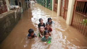 Pramono Ungkap Penyebab Banjir Jakarta Capai 1,5 Meter Akibat Kiriman Air Tangsel