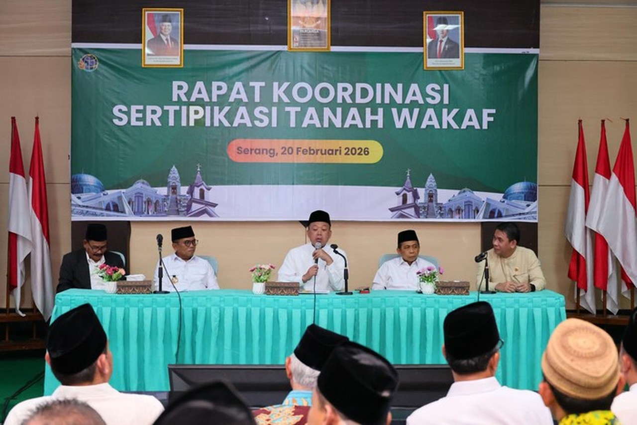 Menteri ATR/BPN Serahkan 13 Sertipikat Tanah Wakaf di Banten, Pastikan Kepastian Hukum Aset Umat