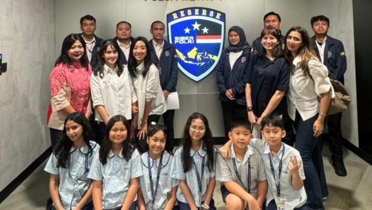 Siswa Cikal dan Mentari Belajar Bahaya Kejahatan Siber di Polda Metro Jaya