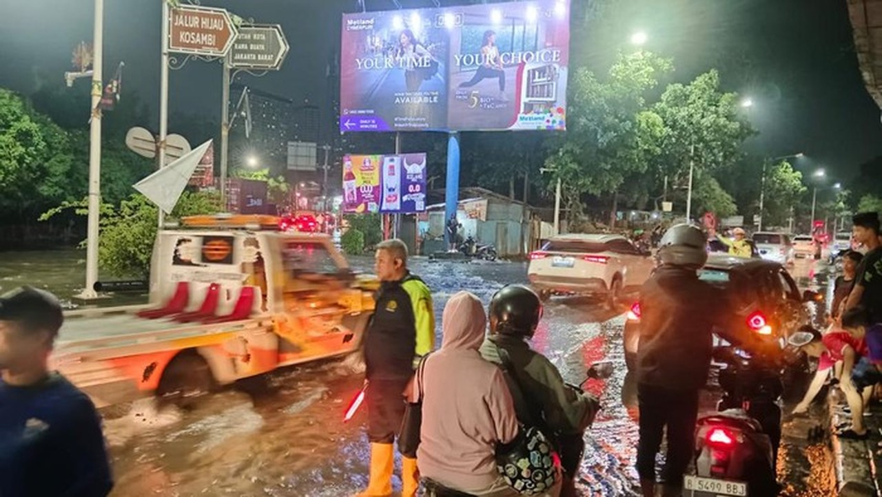Banjir Kolong Tol Puri Kembangan, Lalu Lintas Arah Ciledug Macet Parah