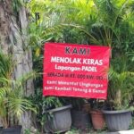 Warga Pulomas Protes Keras Pembangunan Lapangan Padel, Pasang Spanduk Penolakan