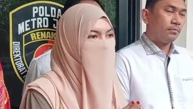 Wardatina Mawa Tanggapi Anggapan Jadi Selebritas di Tengah Konflik Perselingkuhan