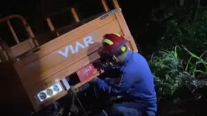 Motor Roda Tiga Tercebur ke Empang di Bogor, Damkar Lakukan Evakuasi Dramatis