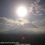 Gunung Semeru Kembali Meletus Pagi Ini, Kolom Abu Capai 700 Meter di Atas Puncak