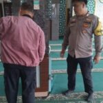Dua Bandit Terekam CCTV Bobol Kotak Amal Masjid di Parung Bogor