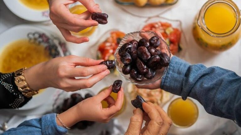 Jadwal Buka Puasa Jakarta Hari Ini, Minggu 22 Februari 2026: Magrib Pukul 18.17 WIB Jadwal Buka Puasa Jakarta Hari Ini, Minggu 22 Februari 2026: Magrib Pukul 18.17 WIB