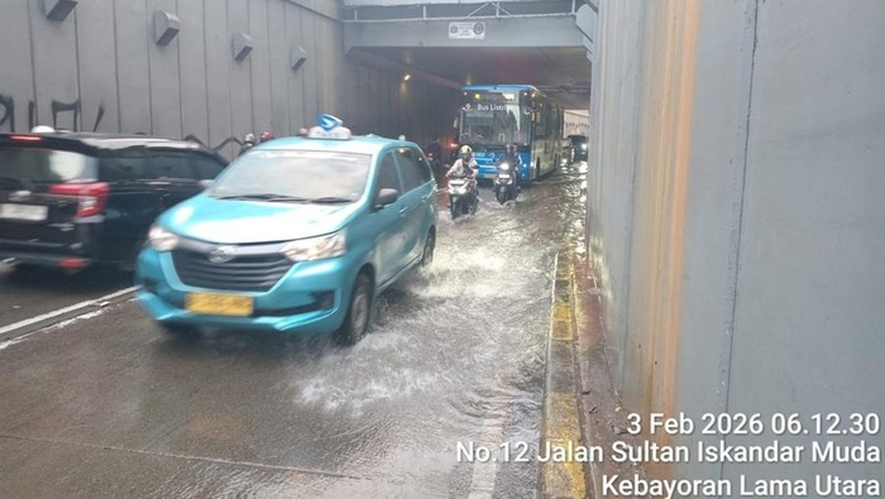 Underpass Simprug Terendam Banjir, Lalu Lintas Kebayoran Lama Macet Parah Underpass Simprug Terendam Banjir, Lalu Lintas Kebayoran Lama Macet Parah