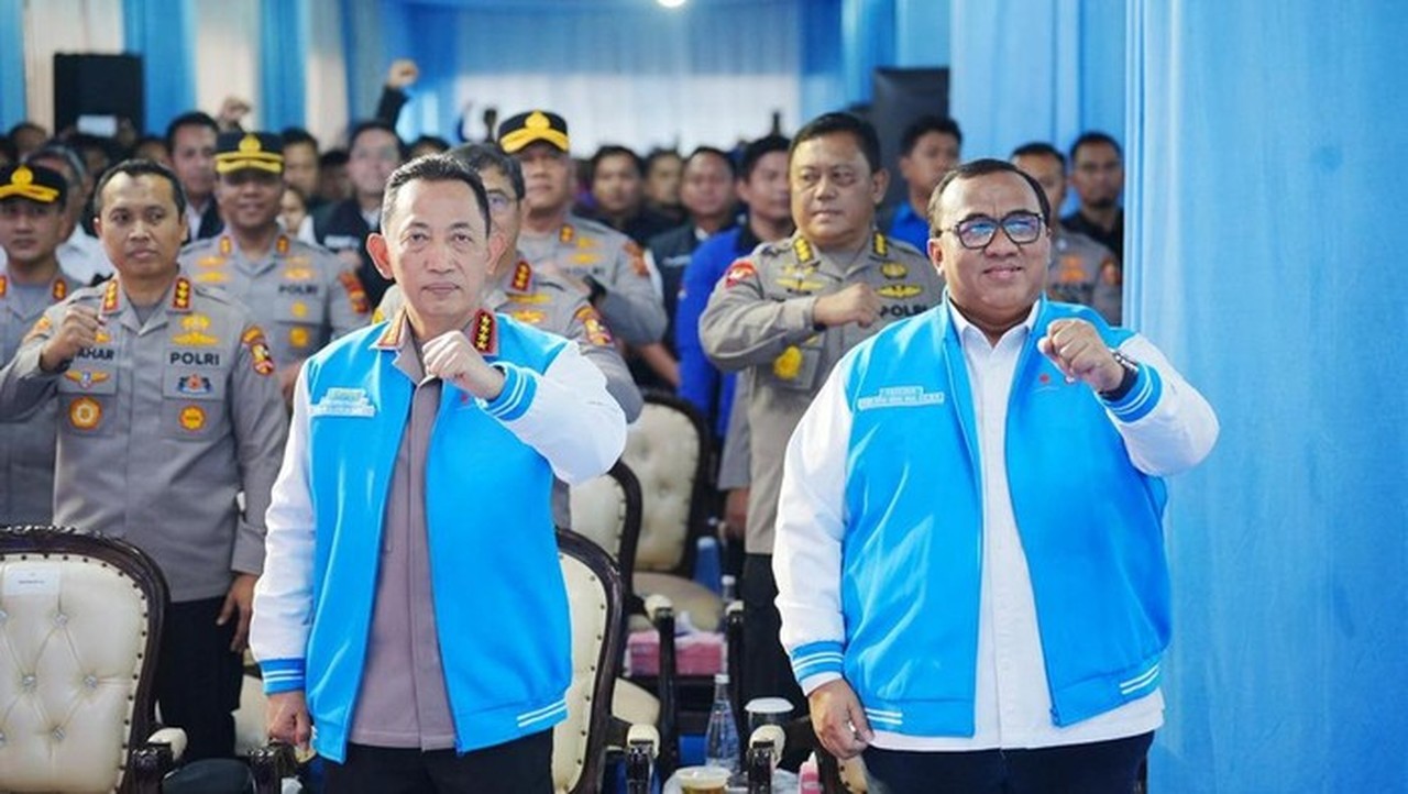 Kapolri Dorong Buruh Tingkatkan Keterampilan untuk Penuhi Kebutuhan 18 Industri Strategis Kapolri Dorong Buruh Tingkatkan Keterampilan untuk Penuhi Kebutuhan 18 Industri Strategis