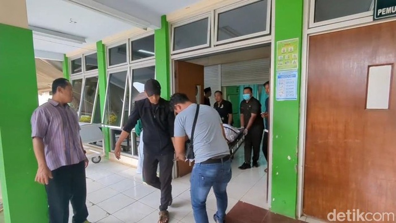 Tiga Remaja Putri Tewas Tersambar Kereta Api Saat Asyik Berswafoto di Batang