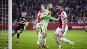 Debut Maarten Paes Berujung Imbang 1-1 Ajax Amsterdam Kontra NEC di Eredivisie