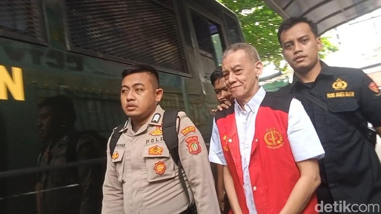 Fariz RM Hirup Udara Bebas, Kuasa Hukum Pastikan Kliennya Sehat dan Tobat Fariz RM Hirup Udara Bebas, Kuasa Hukum Pastikan Kliennya Sehat dan Tobat