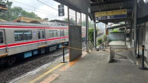 Akses Stasiun Pondok Cina Depok Pindah ke Apartemen, Penyeberangan Rel Ditutup