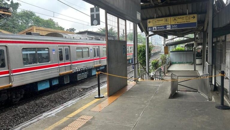 Akses Stasiun Pondok Cina Depok Pindah ke Apartemen, Penyeberangan Rel Ditutup