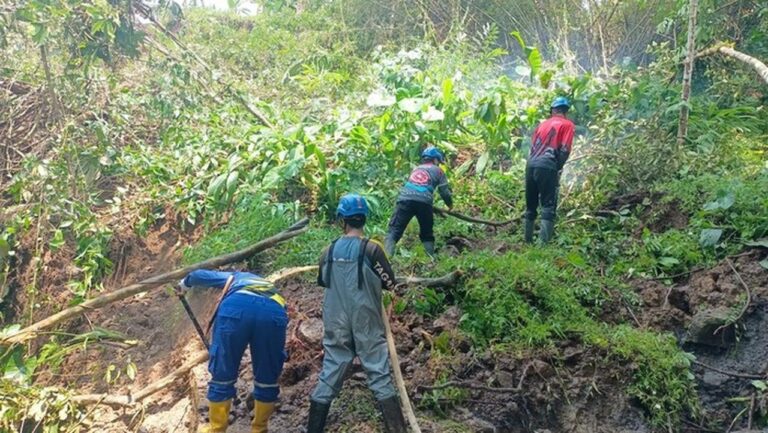 Longsor di Tasikmalaya: Jalan Penghubung Dua Kecamatan Terputus Akibat Hujan Deras