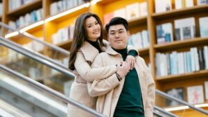 Asty Ananta Rela Terbentur Meja demi Konten Viral Bersama Suami