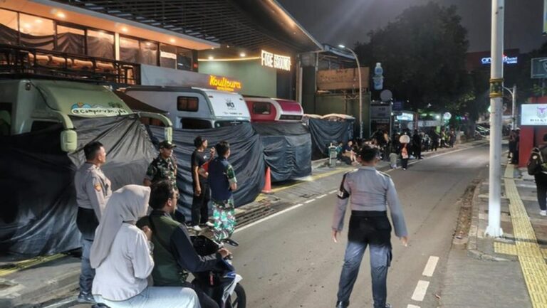 Lisa BLACKPINK dan Ma Dong-seok Syuting Film di Kafe Kemang, Polisi Atur Lalu Lintas