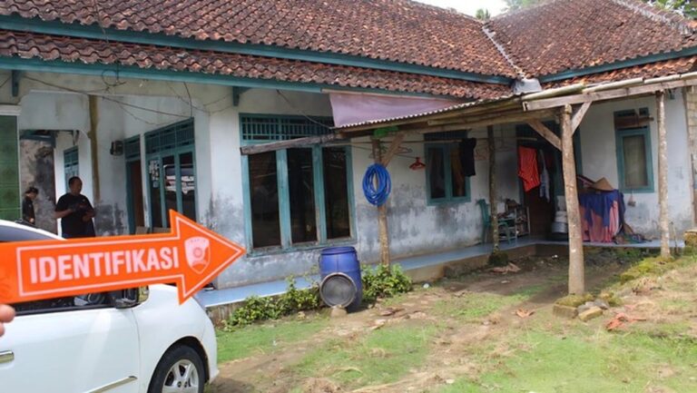 Bocah 12 Tahun di Sukabumi Meninggal, Diduga Dianiaya Ibu Tiri, Luka Bakar Ditemukan Bocah 12 Tahun di Sukabumi Meninggal, Diduga Dianiaya Ibu Tiri, Luka Bakar Ditemukan