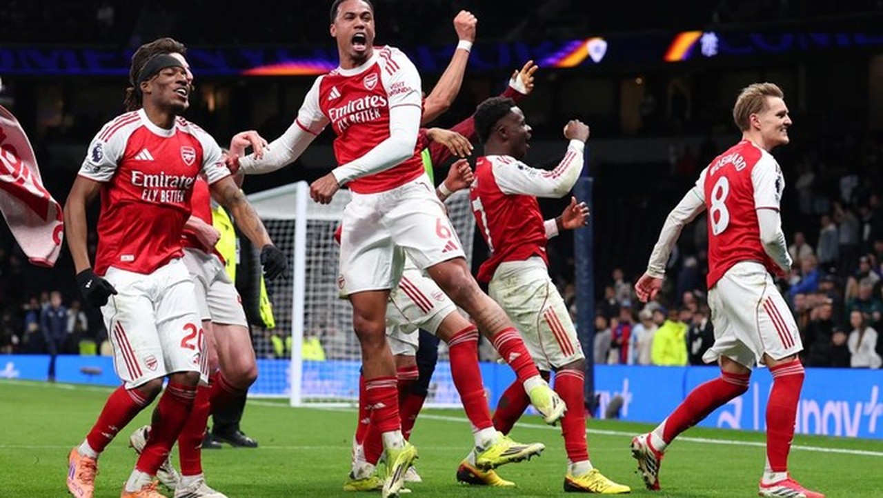 Arsenal Jauhi Manchester City di Puncak Klasemen Liga Inggris Usai Bantai Tottenham Hotspur 4-1 Arsenal Jauhi Manchester City di Puncak Klasemen Liga Inggris Usai Bantai Tottenham Hotspur 4-1