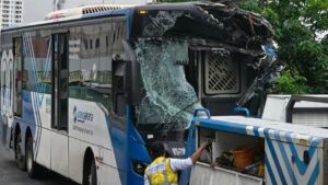 Dua Bus Transjakarta Bertabrakan di Koridor 13 Arah Cipulir, Penumpang Dievakuasi