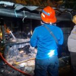 Diduga Tersambar Petir, Rumah Warga di Serang Terbakar, Pemilik Terpental