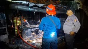 Diduga Tersambar Petir, Rumah Warga di Serang Terbakar, Pemilik Terpental
