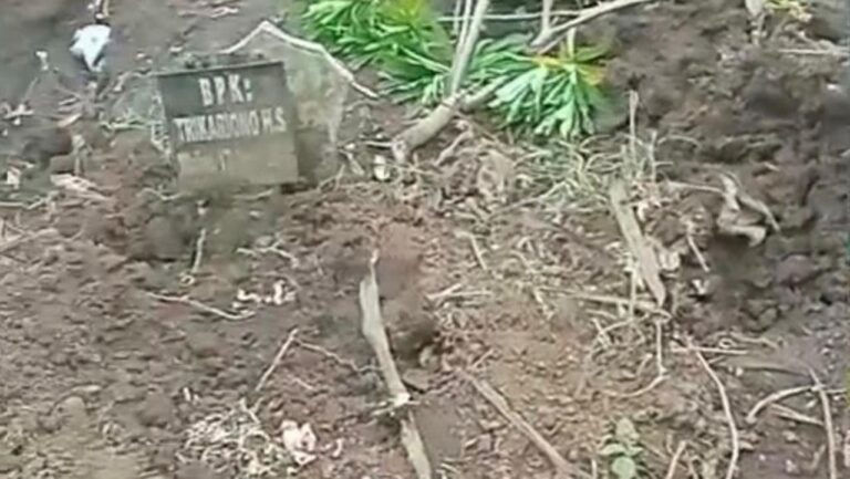 Puluhan Makam Berantakan di Batu, Juru Kunci Diduga Dalang Pengrusakan Nisan