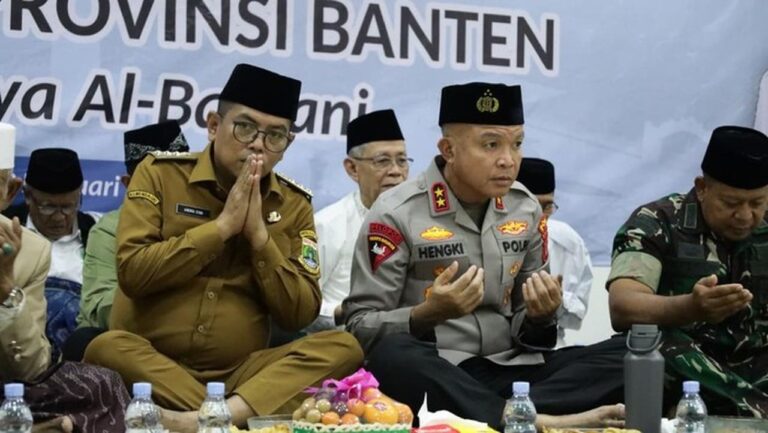 Gubernur Banten: Baru 9.000 Masjid dan Musala Wakaf di Banten yang Bersertifikat Gubernur Banten: Baru 9.000 Masjid dan Musala Wakaf di Banten yang Bersertifikat