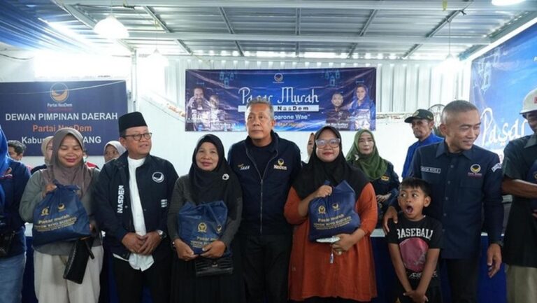 Saan Mustopa Safari Ramadan: Bagi Sembako di Batang, Konsolidasi Politik NasDem di Salatiga Saan Mustopa Safari Ramadan: Bagi Sembako di Batang, Konsolidasi Politik NasDem di Salatiga