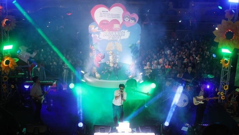 Juicy Luicy Gebrak Panggung, Hibur Penggemar di Peluncuran Produk Baru Tango