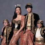 Asri Welas Ungkap Alasan Foto Keluarga Hanya Bersama Ketiga Anaknya