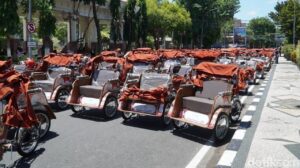 Prabowo Serahkan 200 Becak Listrik untuk Lansia di Lamongan, Ringankan Beban Kerja