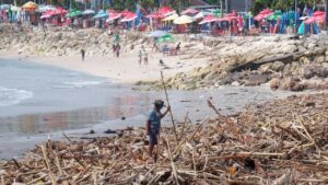 Atasi Sampah Pantai Bali, Kemenpar Bentuk Satgas Khusus Usai Disorot Presiden Prabowo