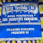 Prabowo-Gibran Kirim Karangan Bunga Duka untuk Istri Kapolri ke-5 Jenderal Hoegeng Iman Santoso
