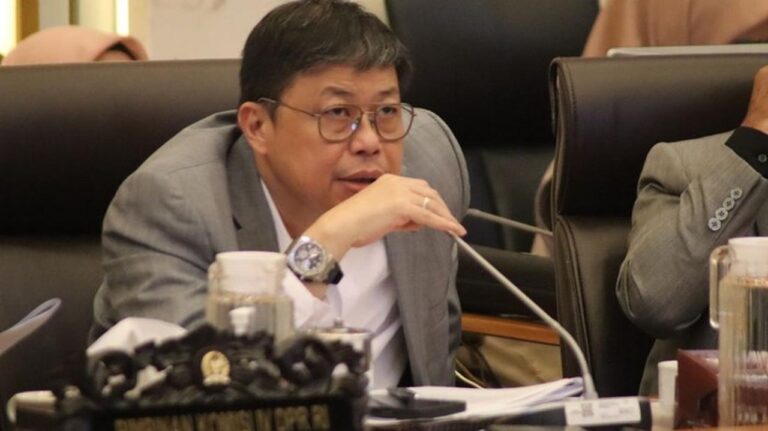 Wali Kota Minta KKP Beri Bantuan Nelayan Kecil dari Pendapatan VMS Wali Kota Minta KKP Beri Bantuan Nelayan Kecil dari Pendapatan VMS