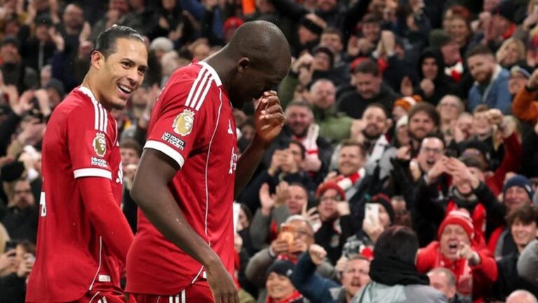 Tangis Ibrahima Konaté Pecah Usai Cetak Gol Perdana untuk Liverpool di Anfield Tangis Ibrahima Konaté Pecah Usai Cetak Gol Perdana untuk Liverpool di Anfield