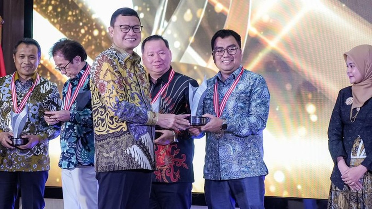 BPOM Anugerahi Nurhayati Subakat sebagai Pelopor Kosmetik Halal dan Aman untuk Rakyat Indonesia