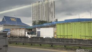 Jalan Tol Janger Macet Parah Akibat Perbaikan dan Volume Kendaraan Tinggi Sore Ini