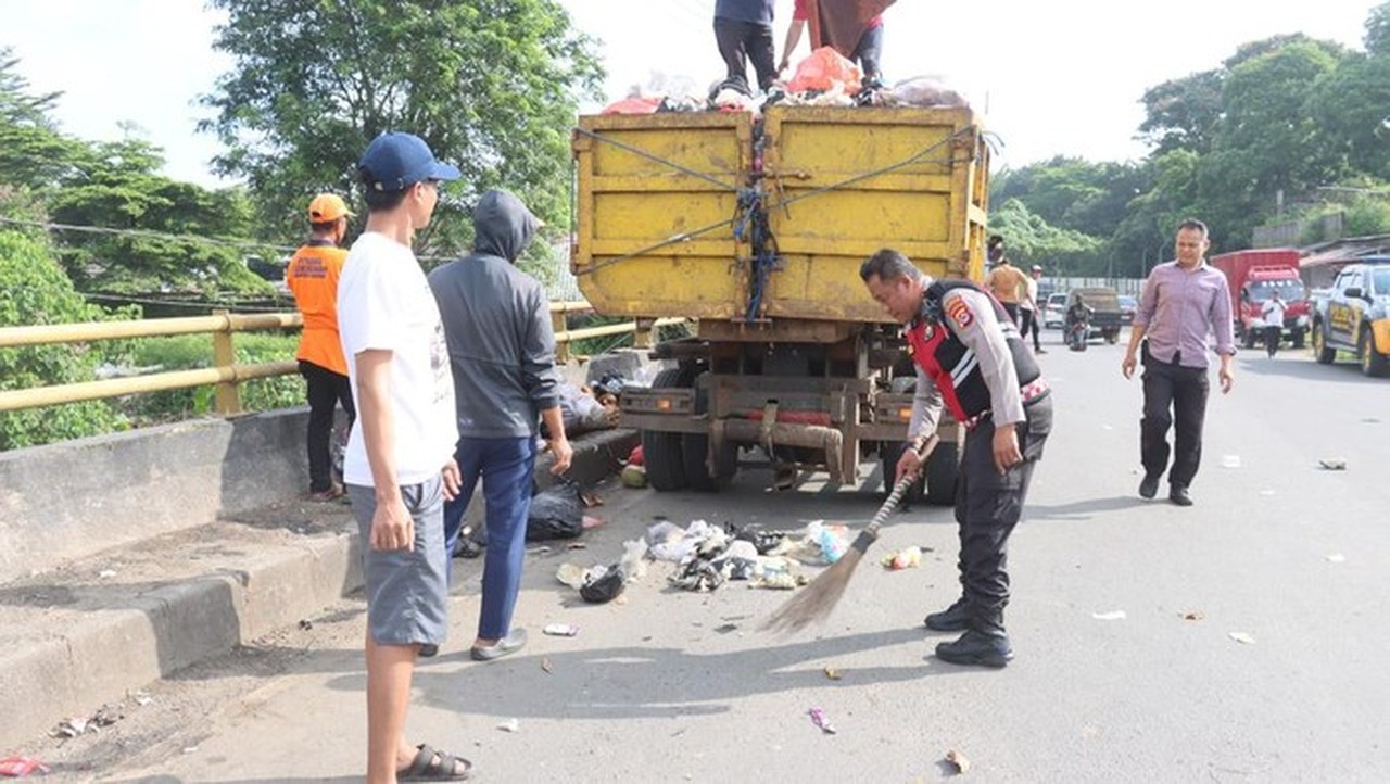Polresta Tangerang Turun Tangan Bersih-bersih Titik Rawan Sampah Ikuti Arahan Presiden