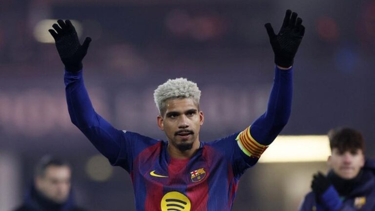 Gol Copa del Rey, Araujo Peluk Erat Hansi Flick: Terima Kasih Atas Dukungan