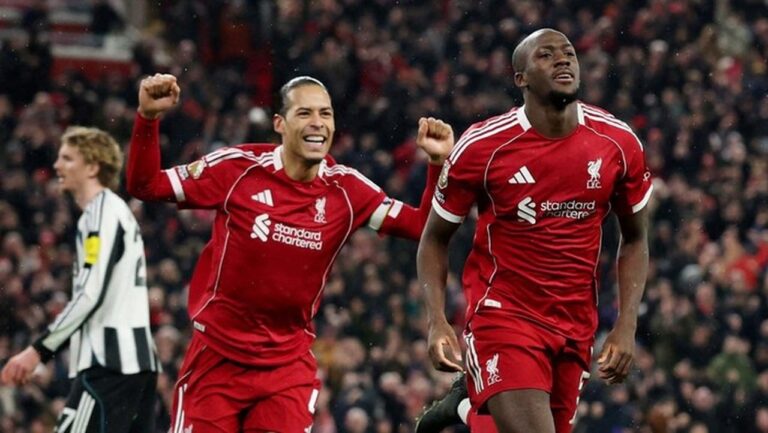 Arne Slot Puji Solidnya Pertahanan Liverpool Usai Comeback Dramatis Lawan Newcastle